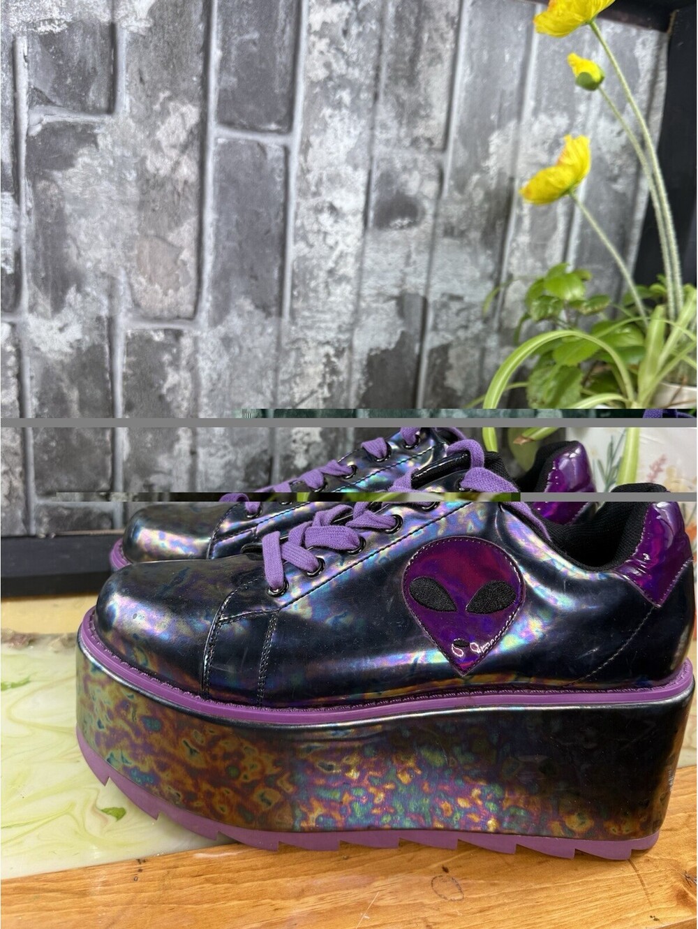 YRU Lala Alien Women’s Purple/Black Low Top Lace-Up Platform Metallic Sneakers - Picture 2 of 10